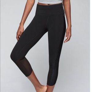ATHLETA HIGH RISE CHAT TO TOWN CAPRI LEGGINGS